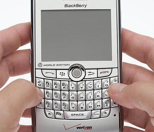 黑莓手机8830怎样？系统怎么样啊？奥巴马代言黑莓手机8830？