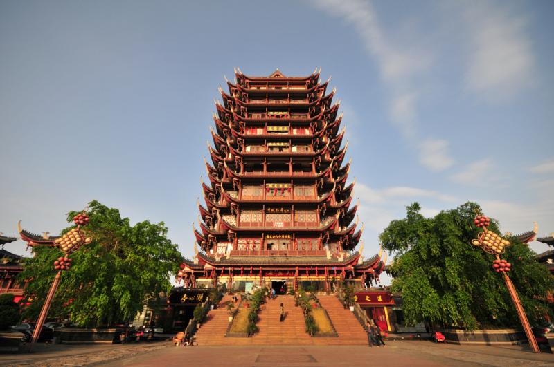 成都近郊的景点:眉山远景楼(在眉山市新区) ←